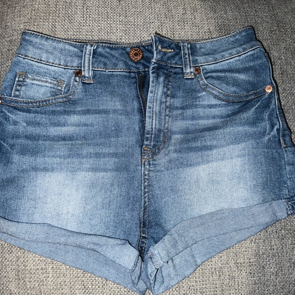 High waisted stretchy shorts